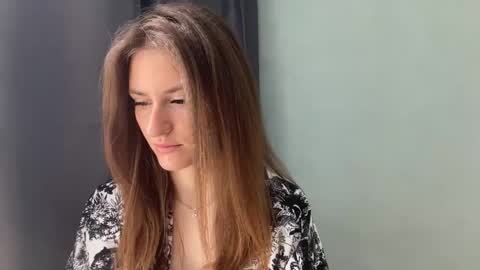 M I A online show from 04.17.26