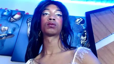 Bella Maidi online show from 03.06.25