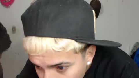 Snapshot of maikjameshot chatting on 11.26.25 maikjameshot online show from 11.26.25