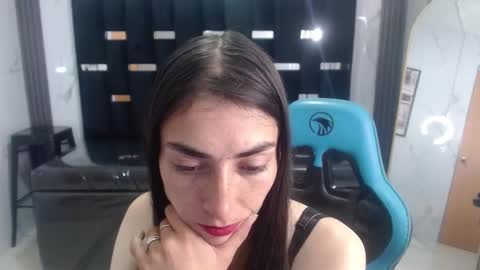 Snapshot of maily_a_ chatting on 10.07.25 Maily online show from 10.07.25