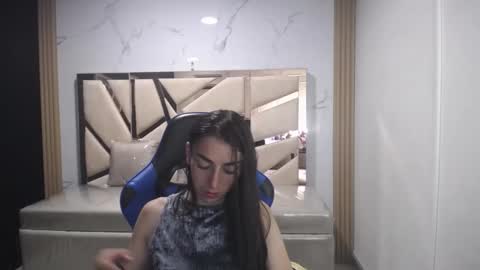 Snapshot of maily_a_ chatting on 10.23.25 Maily online show from 10.23.25