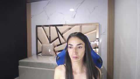 Snapshot of maily_a_ chatting on 11.11.25 Maily online show from 11.11.25