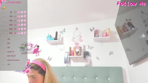 Maylin  online show from 10.26.25