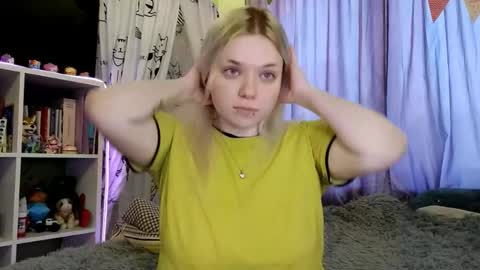 Snapshot of mairaspratlen chatting on 02.25.26 Karen online show from 02.25.26