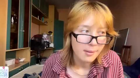 Snapshot of maisawin chatting on 06.29.26 Evie online show from 06.29.26