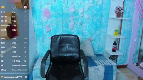 Snapshot of maja_bloom chatting on 01.10.25 Maja online show from 01.10.25