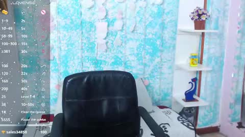 Snapshot of maja_bloom chatting on 01.21.25 Maja online show from 01.21.25