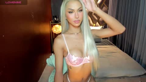 Snapshot of majestictspatty chatting on 10.09.25 Patty Grey online show from 10.09.25