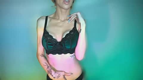 Snapshot of makemebeautiful chatting on 02.18.25 April Dayze makemebeautiful online show from 02.18.25