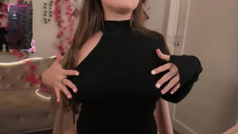 Snapshot of makima_lee chatting on 10.23.25 Makima online show from 10.23.25