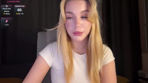 Snapshot of maksisisia chatting on 02.20.26 maksisisia online show from 02.20.26