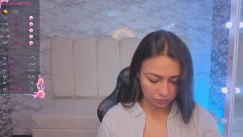 Snapshot of maleja_v_ chatting on 11.21.25 Hi Stream 800am to 200pm online show from 11.21.25