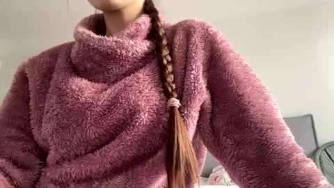 Snapshot of malinka_sweet19 chatting on 10.19.25 malinka_sweet19 online show from 10.19.25