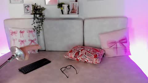 Snapshot of malka_burning chatting on 03.11.25 Malka online show from 03.11.25