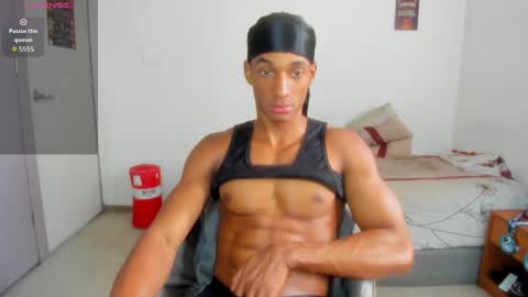 Snapshot of malkongarcia chatting on 10.02.25 malkongarcia online show from 10.02.25