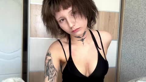 Snapshot of malliissa chatting on 04.15.26 Eva online show from 04.15.26