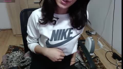 Snapshot of mallorymyers chatting on 11.30.25 mallorymyers online show from 11.30.25