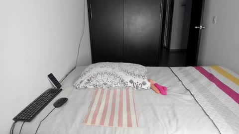 instagram  nueela   online show from 02.01.25