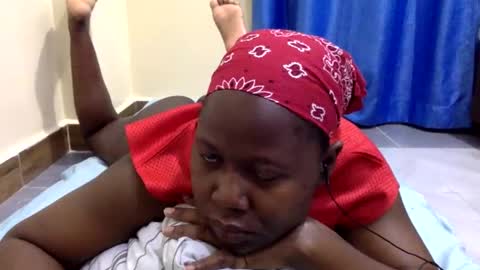 Snapshot of mamasita2023 chatting on 11.10.25 mamasita2023 online show from 11.10.25