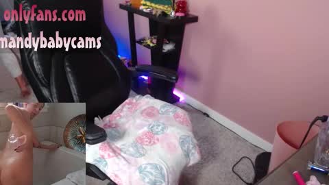 Snapshot of mandybabyxxx chatting on 10.14.25 MandyBabyXXX online show from 10.14.25