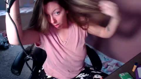 Snapshot of mandybabyxxx chatting on 10.28.25 MandyBabyXXX online show from 10.28.25