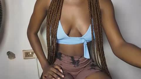 Snapshot of mandymia chatting on 11.26.25 mandymia online show from 11.26.25