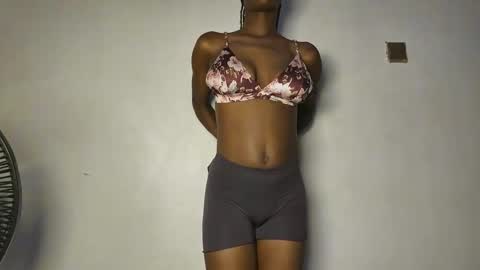 Snapshot of mandymia chatting on 11.28.25 mandymia online show from 11.28.25