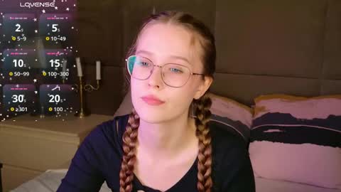 Snapshot of mandymilson chatting on 09.23.25 Mandy online show from 09.23.25