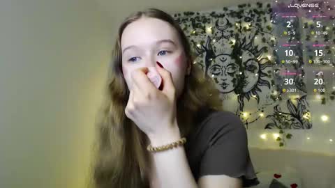 Snapshot of mandymilson chatting on 10.05.25 Mandy online show from 10.05.25