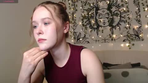 Snapshot of mandymilson chatting on 10.27.25 Mandy online show from 10.27.25