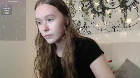 Snapshot of mandymilson chatting on 11.06.25 Mandy online show from 11.06.25