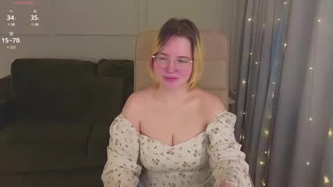 Snapshot of manic_pixie_ chatting on 01.30.25 manic_pixie_ online show from 01.30.25