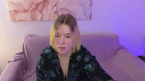 Snapshot of manic_pixie_ chatting on 02.04.25 manic_pixie_ online show from 02.04.25