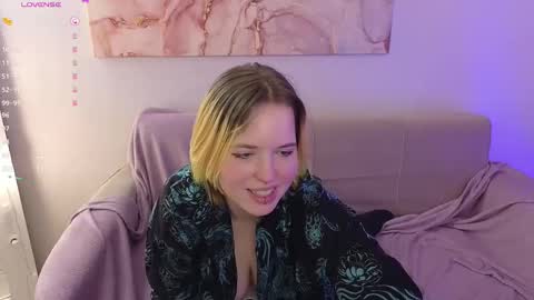 Snapshot of manic_pixie_ chatting on 02.04.25 manic_pixie_ online show from 02.04.25