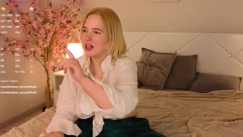 Snapshot of manic_pixie_ chatting on 03.03.25 manic_pixie_ online show from 03.03.25