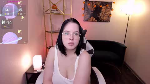 Snapshot of manic_pixie_ chatting on 10.29.25 manic_pixie_ online show from 10.29.25