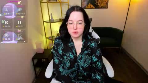 Snapshot of manic_pixie_ chatting on 11.09.25 manic_pixie_ online show from 11.09.25