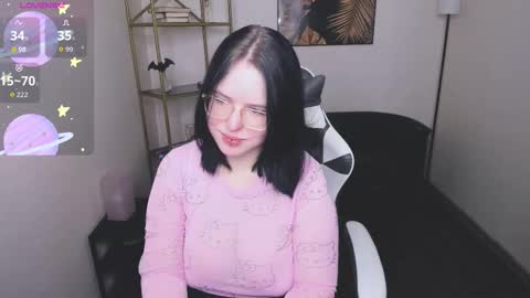 Snapshot of manic_pixie_ chatting on 12.04.25 manic_pixie_ online show from 12.04.25