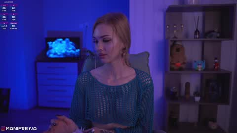 Snapshot of manifreyja chatting on 12.19.24 Amelie online show from 12.19.24