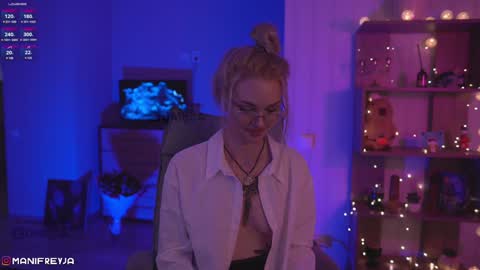 Snapshot of manifreyja chatting on 02.05.25 Amelie online show from 02.05.25