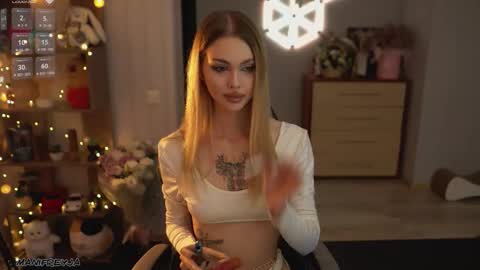 Snapshot of manifreyja chatting on 09.20.25 Amelie online show from 09.20.25