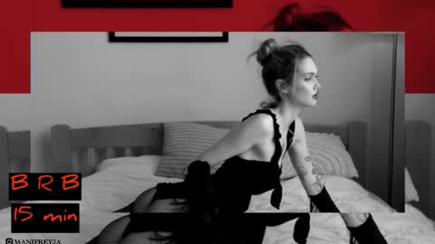 Snapshot of manifreyja chatting on 09.22.25 Amelie online show from 09.22.25