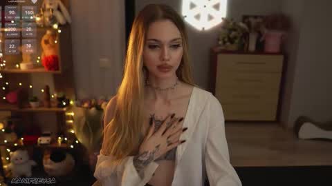 Snapshot of manifreyja chatting on 09.26.25 Amelie online show from 09.26.25