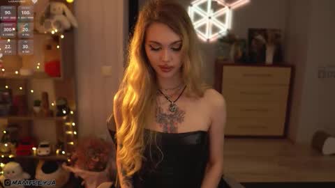 Snapshot of manifreyja chatting on 10.21.25 Amelie online show from 10.21.25