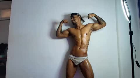 Snapshot of manolo_hot1 chatting on 01.21.25 Manolo Hot 1 online show from 01.21.25