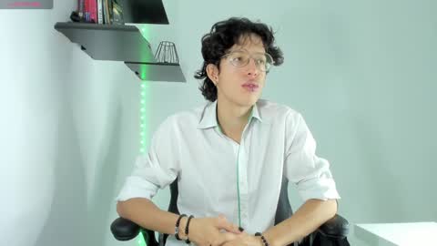 Snapshot of manu_vera8 chatting on 12.30.24 Manuel online show from 12.30.24