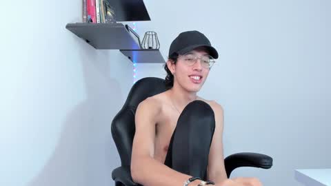 Snapshot of manu_vera8 chatting on 12.31.24 Manuel online show from 12.31.24