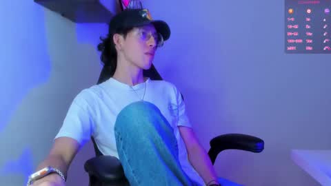 Snapshot of manu_vera8 chatting on 02.13.25 Manuel online show from 02.13.25