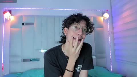 Snapshot of manu_vera8 chatting on 02.23.25 Manuel online show from 02.23.25