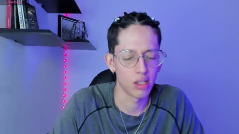 Snapshot of manu_vera8 chatting on 03.11.25 Manuel online show from 03.11.25